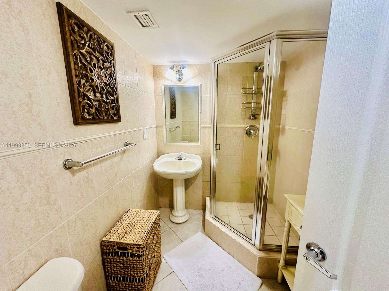 Club Atlantis at 2555 Collins Ave, Miami Beach, FL 33140 - For Rent photo 12