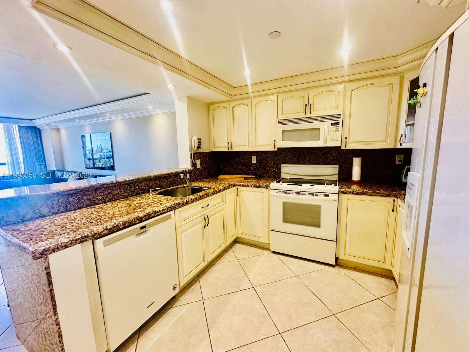 Club Atlantis at 2555 Collins Ave, Miami Beach, FL 33140 - For Rent photo 3