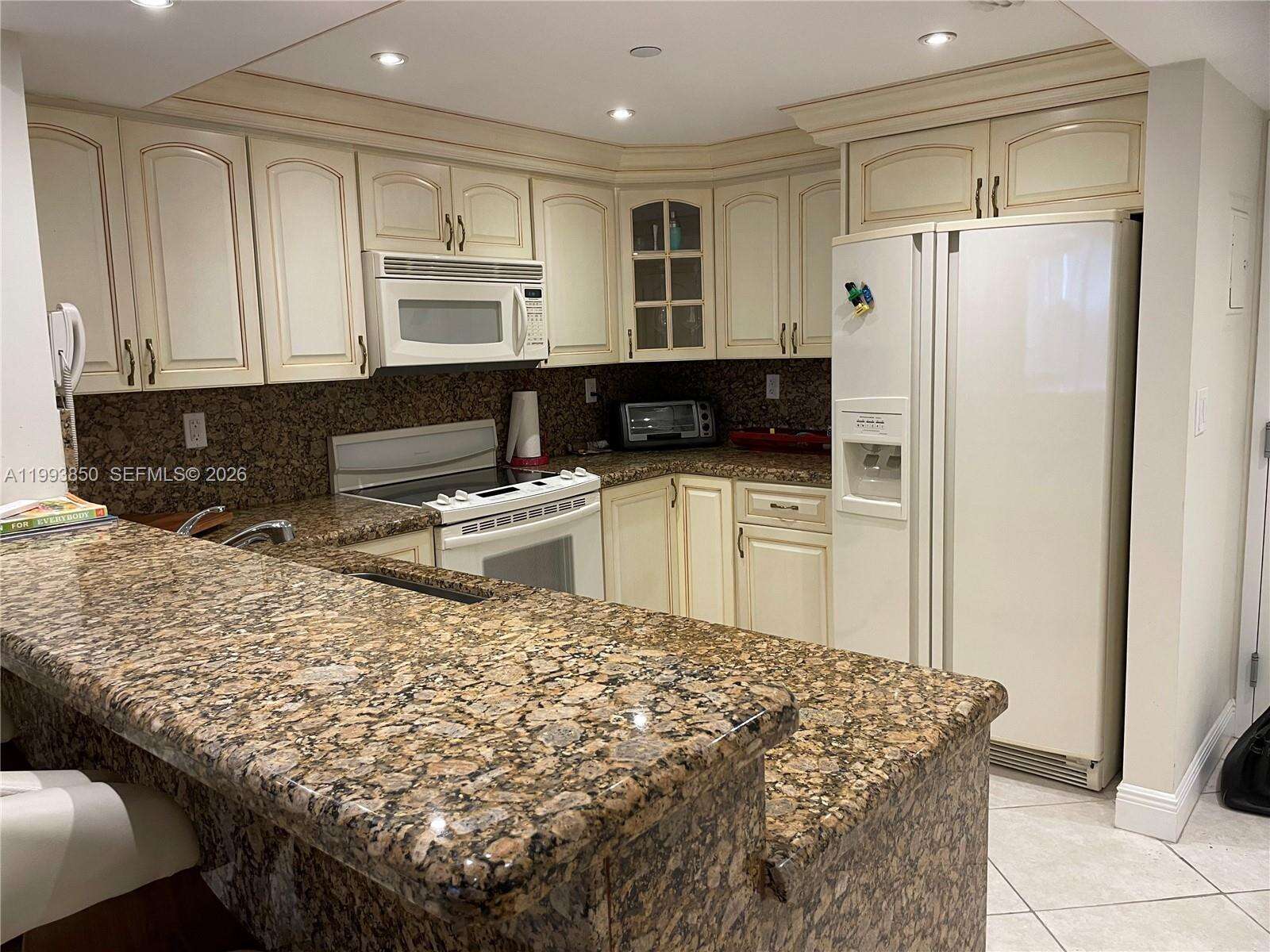 Club Atlantis at 2555 Collins Ave, Miami Beach, FL 33140 - For Rent photo 4