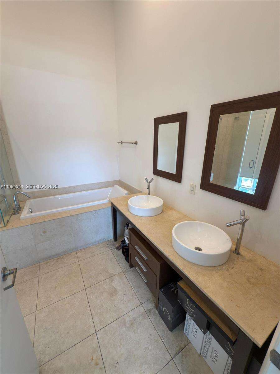 Icon Brickell 1 at 475 Brickell Ave, Miami, FL 33131 - For Rent photo 6