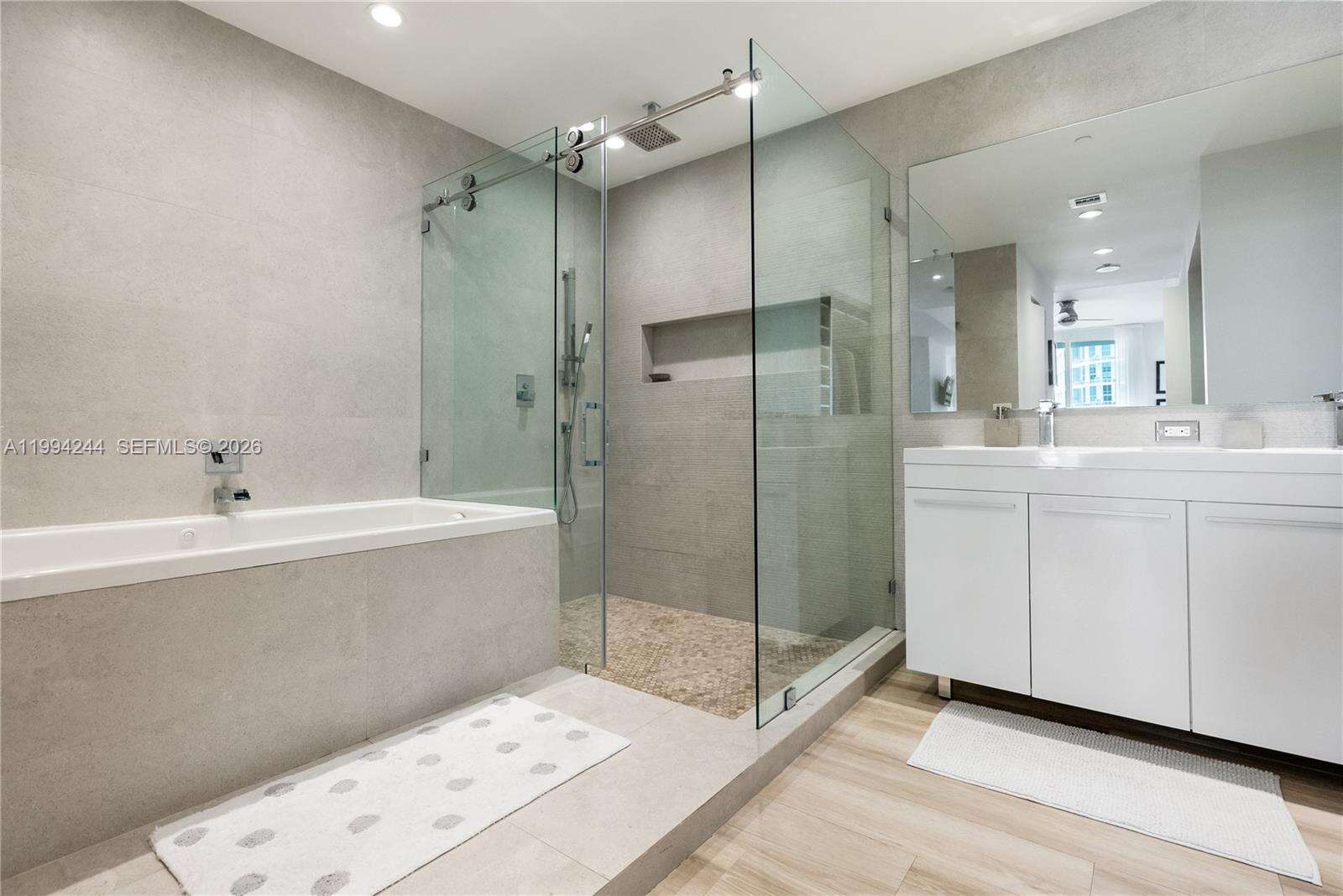 Carbonell at 901 Brickell Key Blvd, Miami, FL 33131 - For Rent photo 14