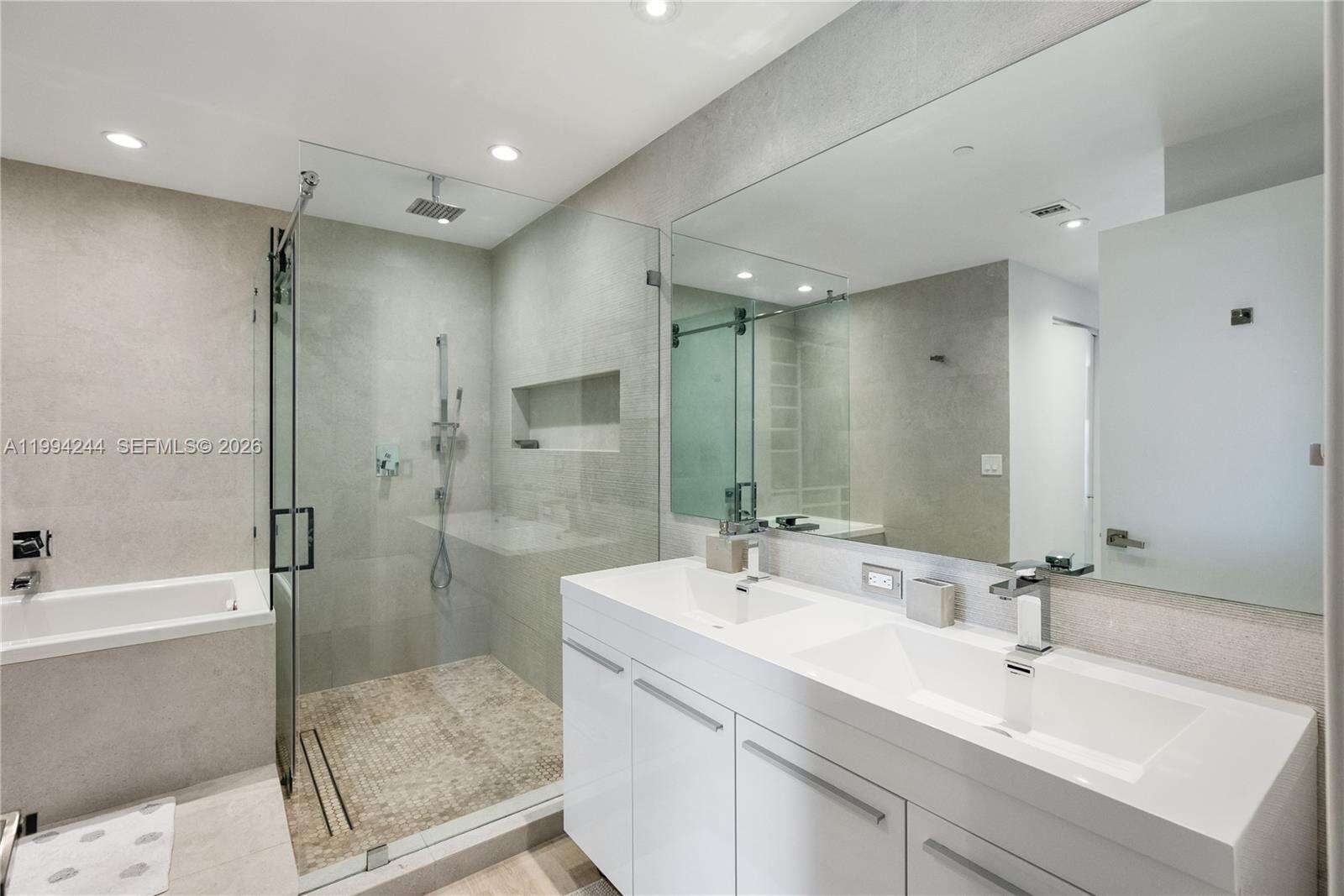 Carbonell at 901 Brickell Key Blvd, Miami, FL 33131 - For Rent photo 16