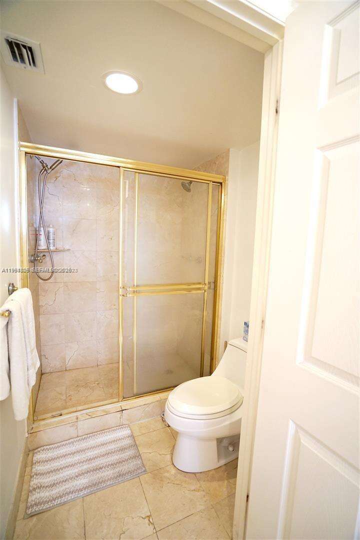 Sands Pointe at 16711 Collins Ave, Sunny Isles Beach, FL 33160 - For Rent photo 10