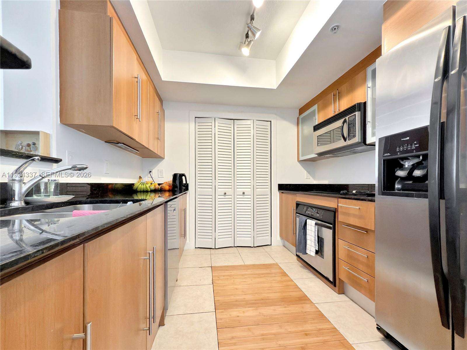 One Miami East at 335 Biscayne Blvd, Miami, FL 33131 - For Rent photo 4