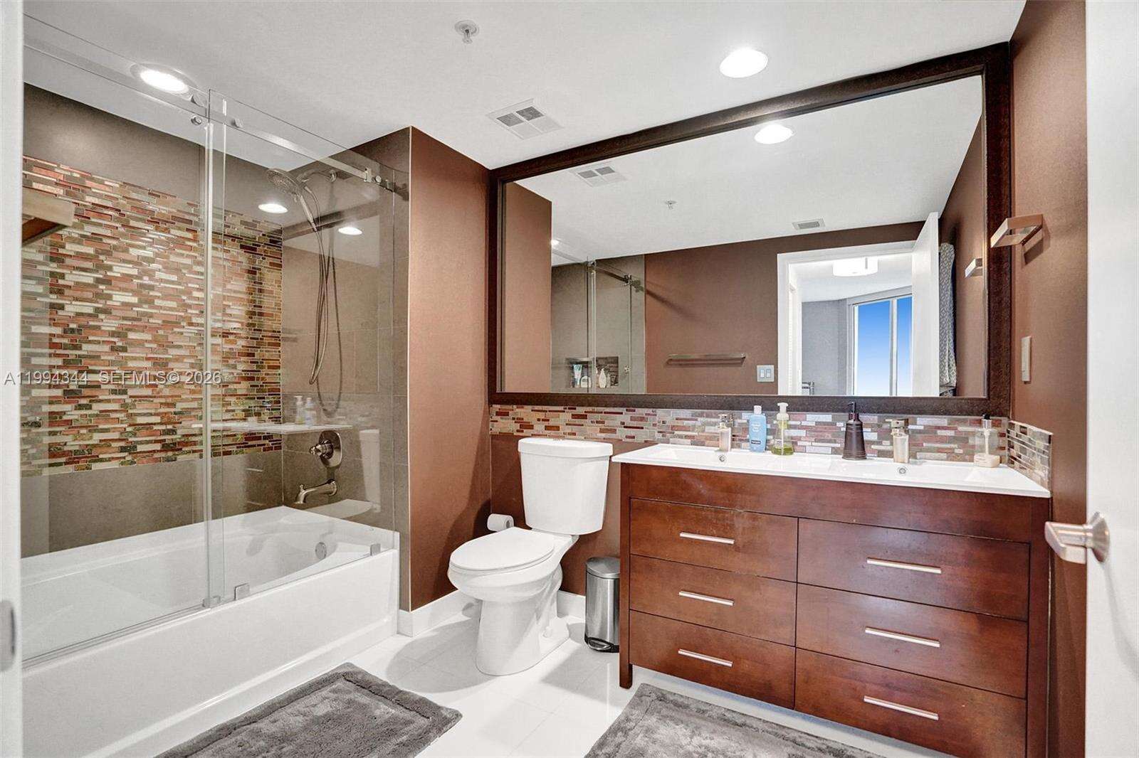 One Miami West at 325 Biscayne Blvd, Miami, FL 33131 - For Rent photo 19