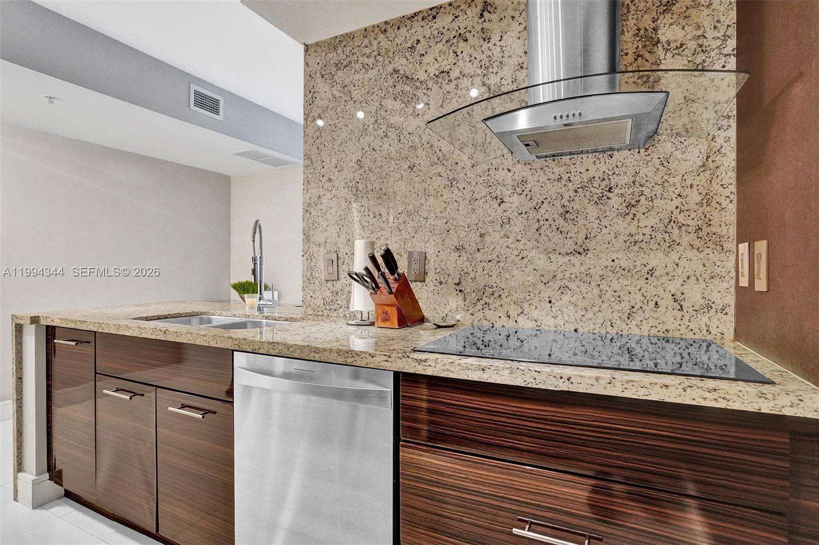 One Miami West at 325 Biscayne Blvd, Miami, FL 33131 - For Rent photo 24