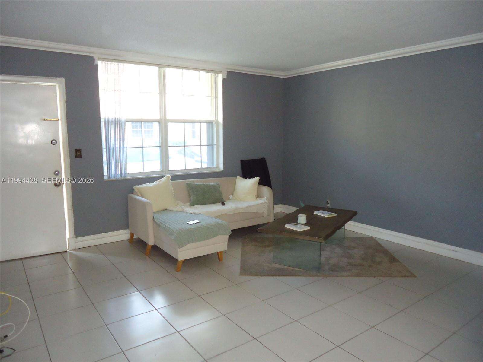No Bay White House No 2 Condos for Sale & Rent | Picture 1