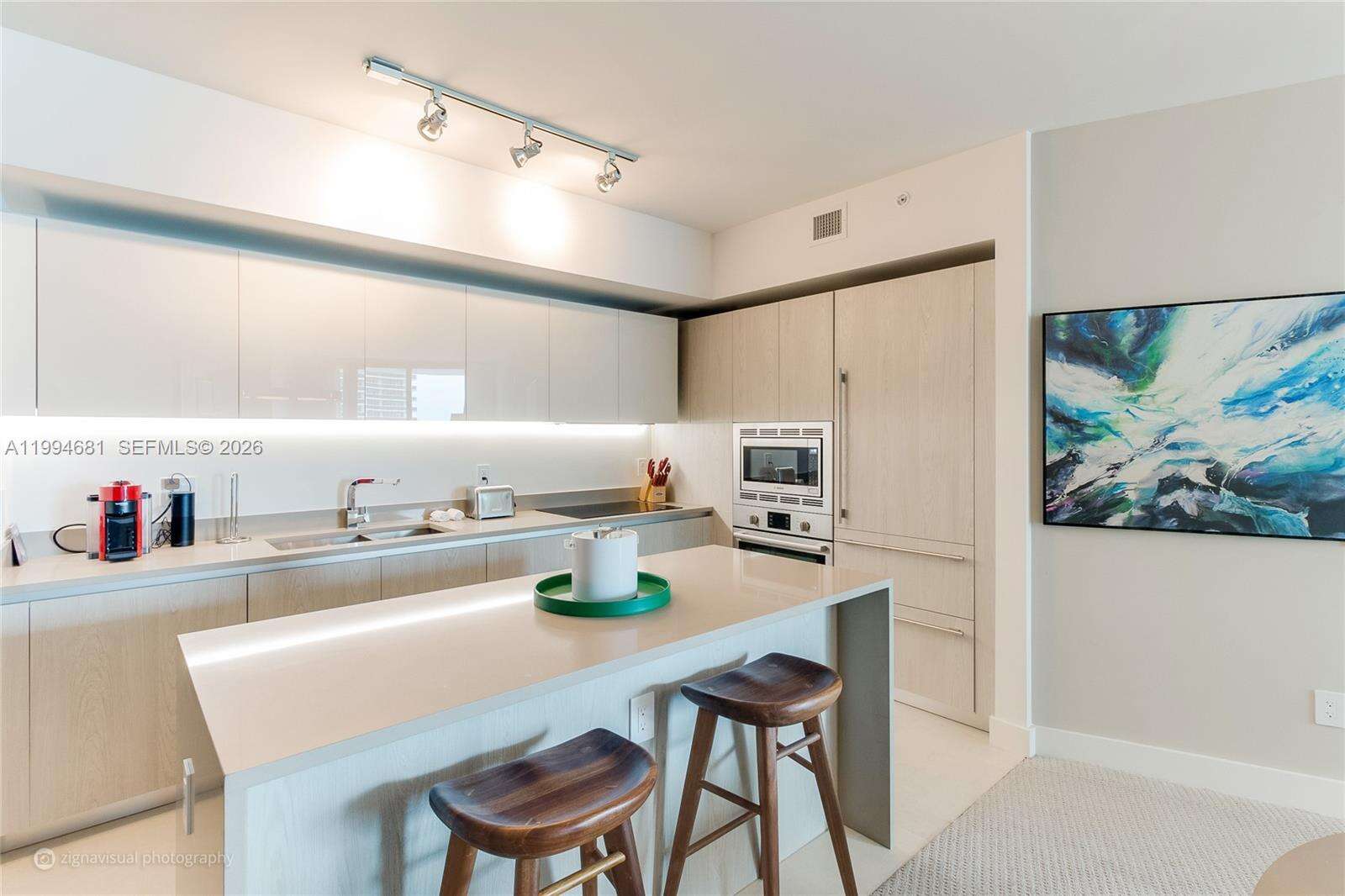 Hyde Resort at 4111 Ocean Dr, Hollywood, FL 33019 - For Rent photo 4