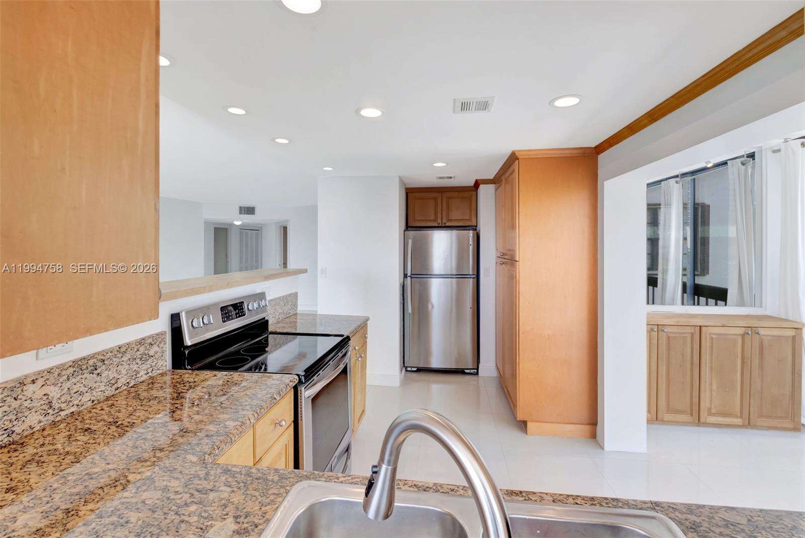 Brickell Bay Club at 2333 Brickell Ave, Miami, FL 33129 - For Rent photo 11