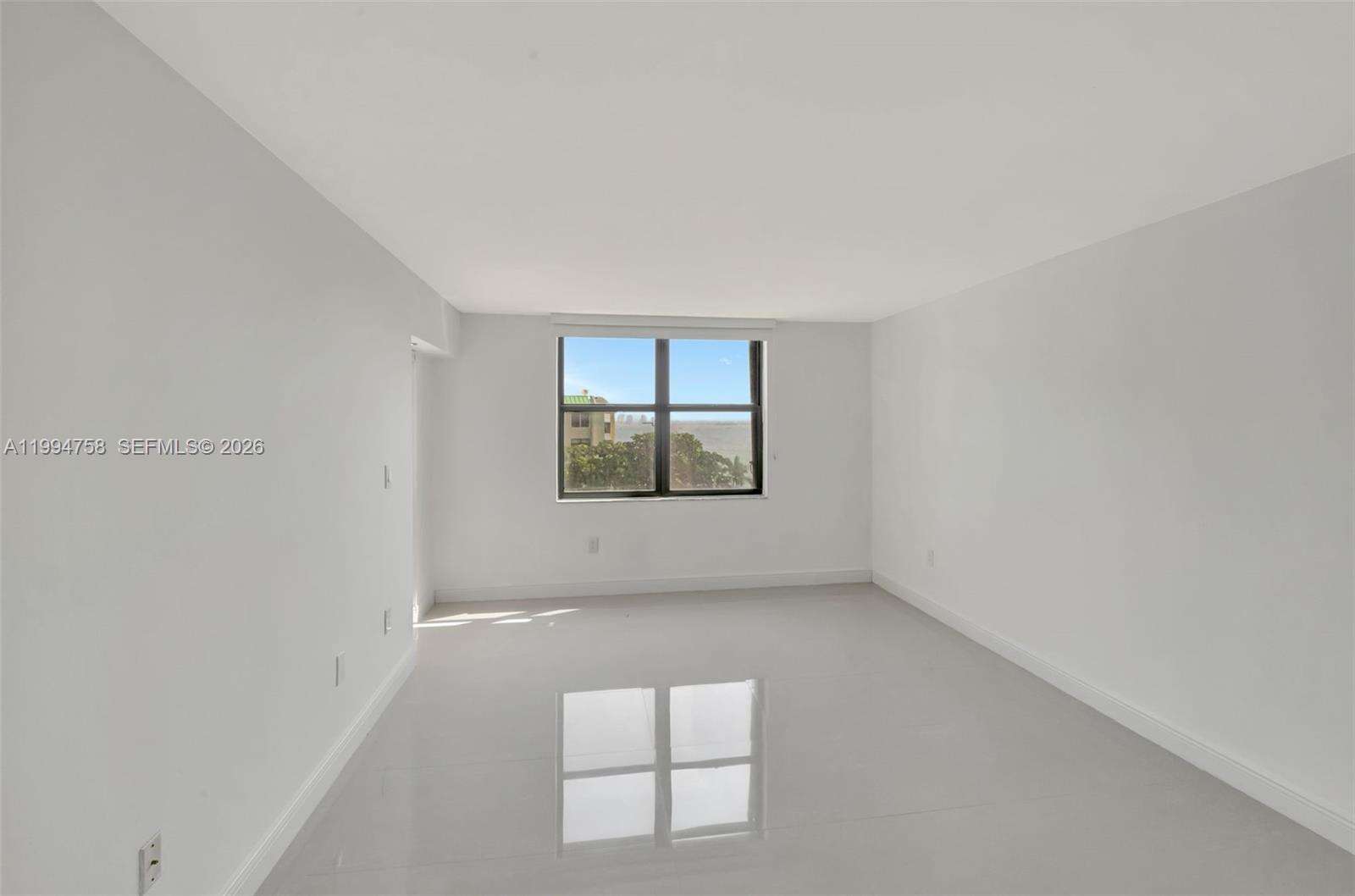 Brickell Bay Club at 2333 Brickell Ave, Miami, FL 33129 - For Rent photo 19