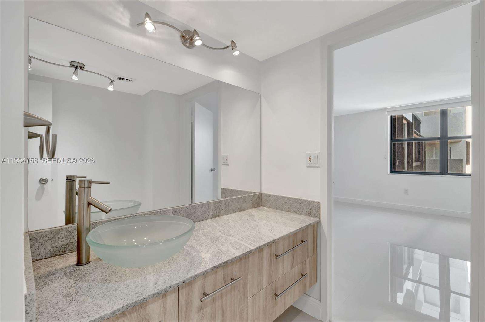 Brickell Bay Club at 2333 Brickell Ave, Miami, FL 33129 - For Rent photo 24