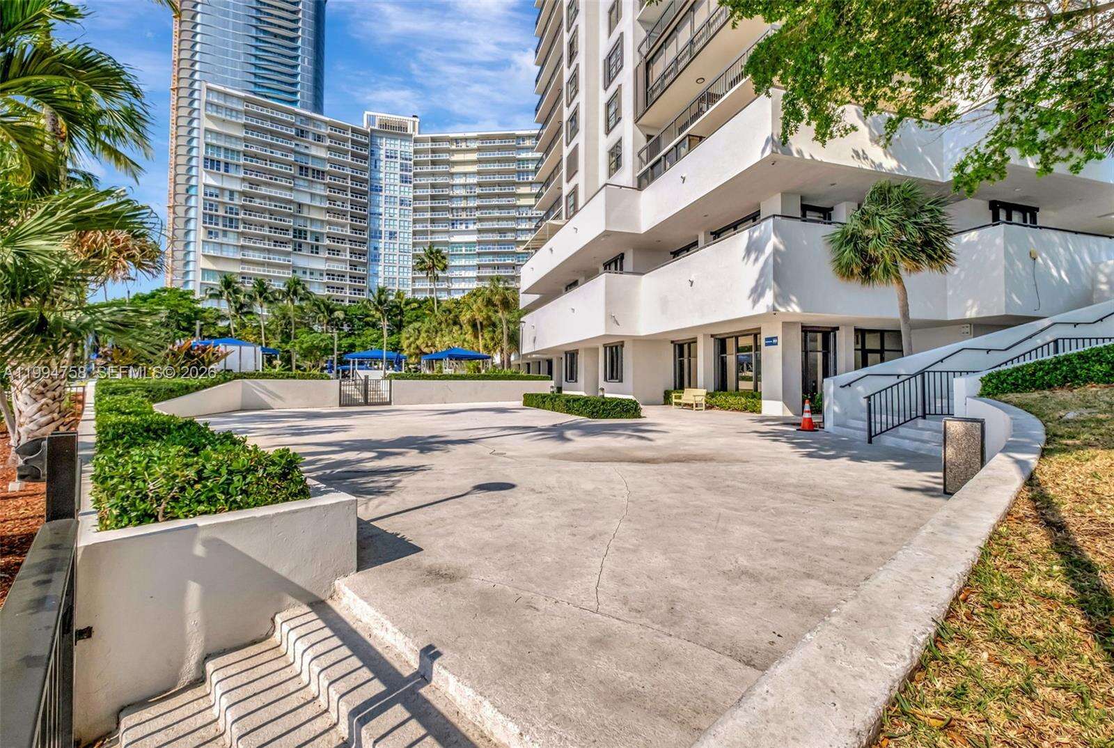 Brickell Bay Club at 2333 Brickell Ave, Miami, FL 33129 - For Rent photo 31