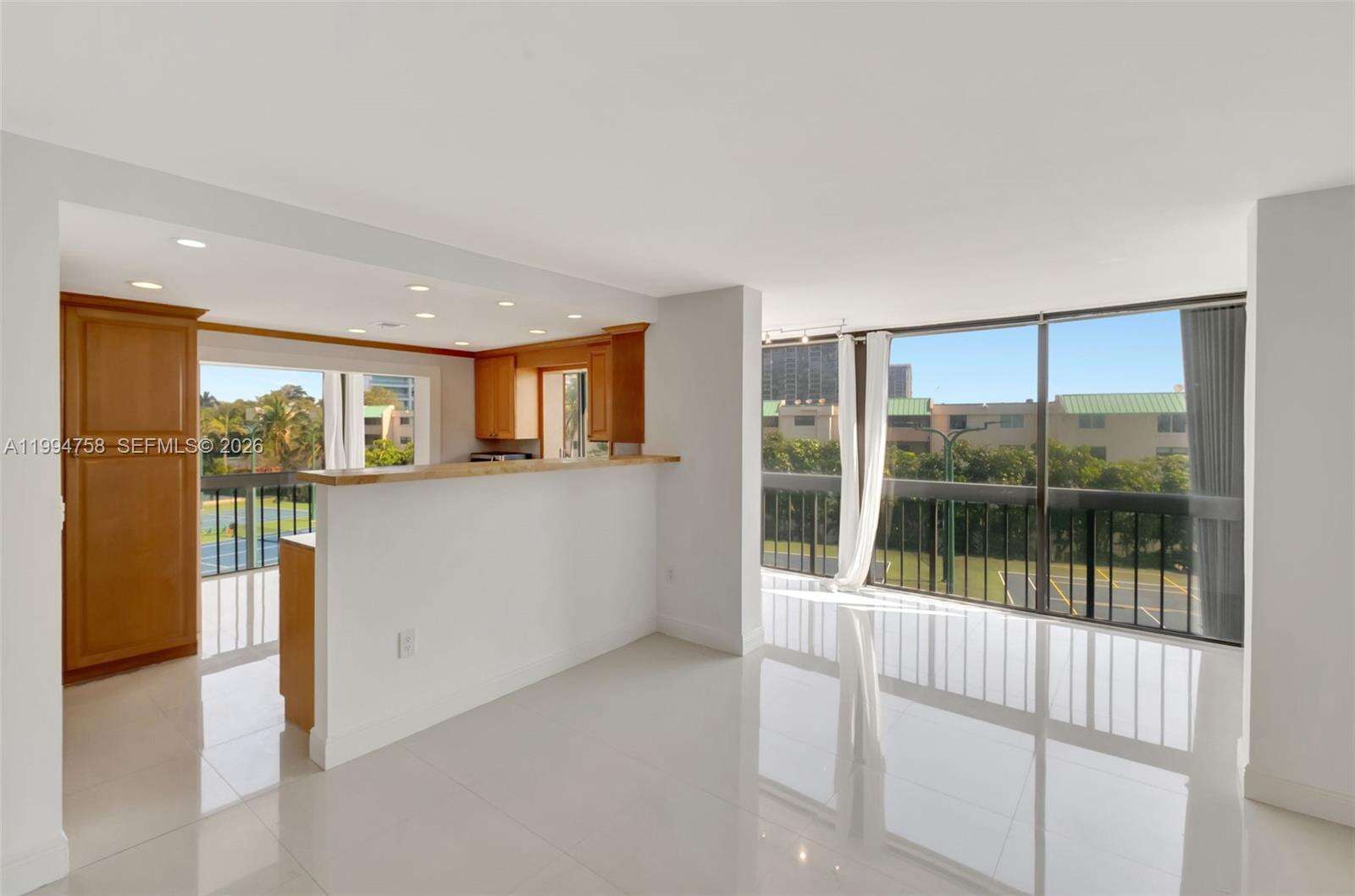 Brickell Bay Club at 2333 Brickell Ave, Miami, FL 33129 - For Rent photo 7