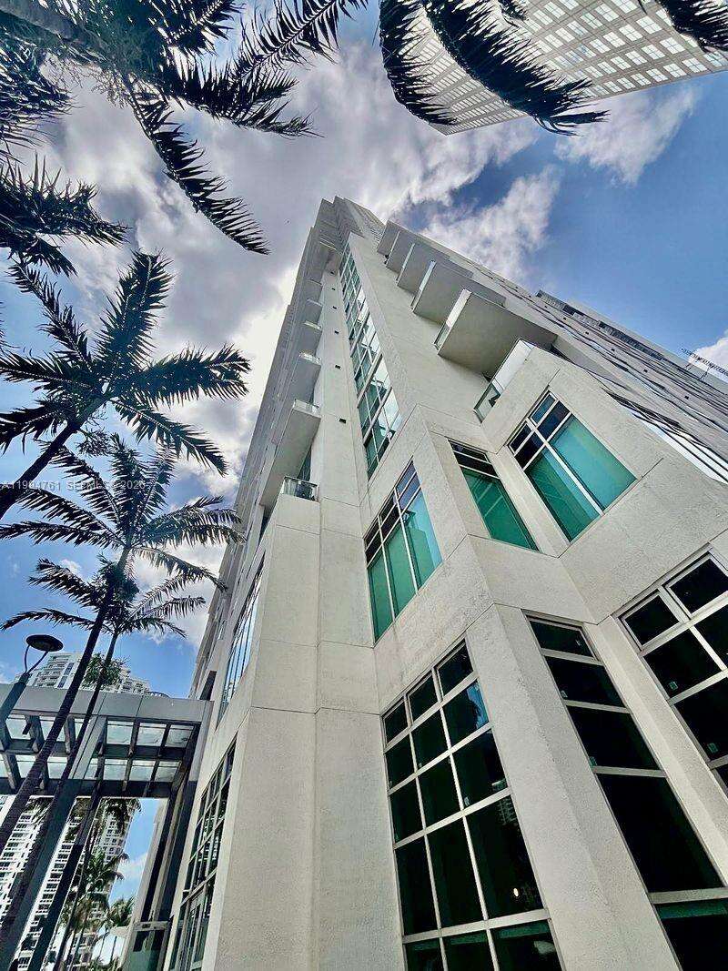 Met 1 at 300 Biscayne Blvd, Miami, FL 33131 - For Rent photo 22