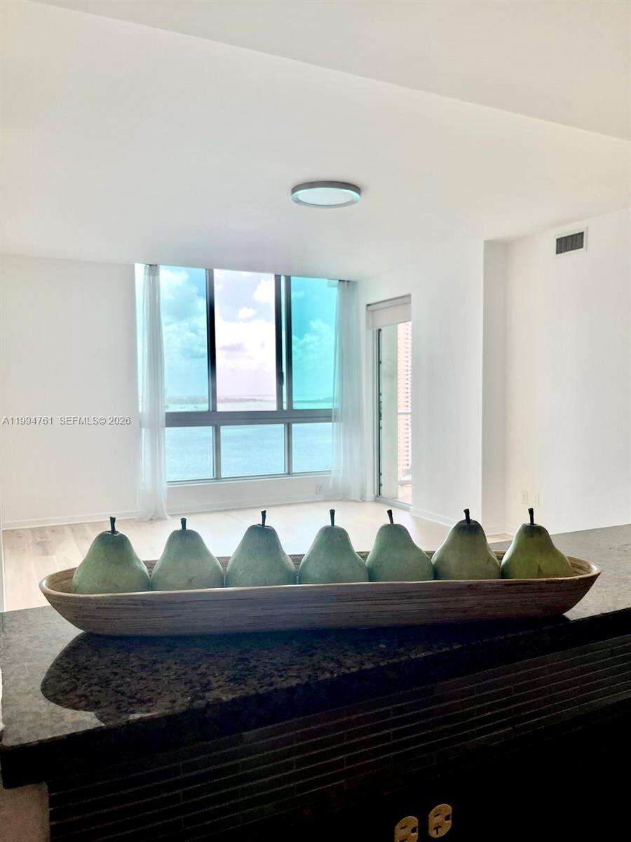 Met 1 at 300 Biscayne Blvd, Miami, FL 33131 - For Rent photo 6