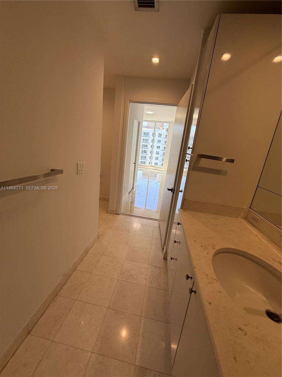Carbonell at 901 Brickell Key Blvd, Miami, FL 33131 - For Rent photo 9