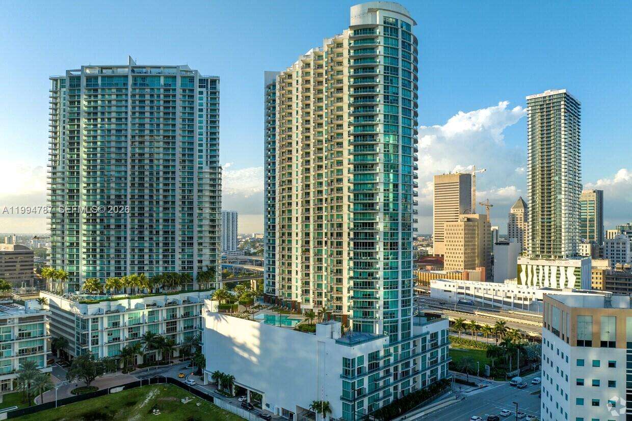 Wind By Neo at 350 Miami Ave, Miami, FL 33130 - For Rent photo 2