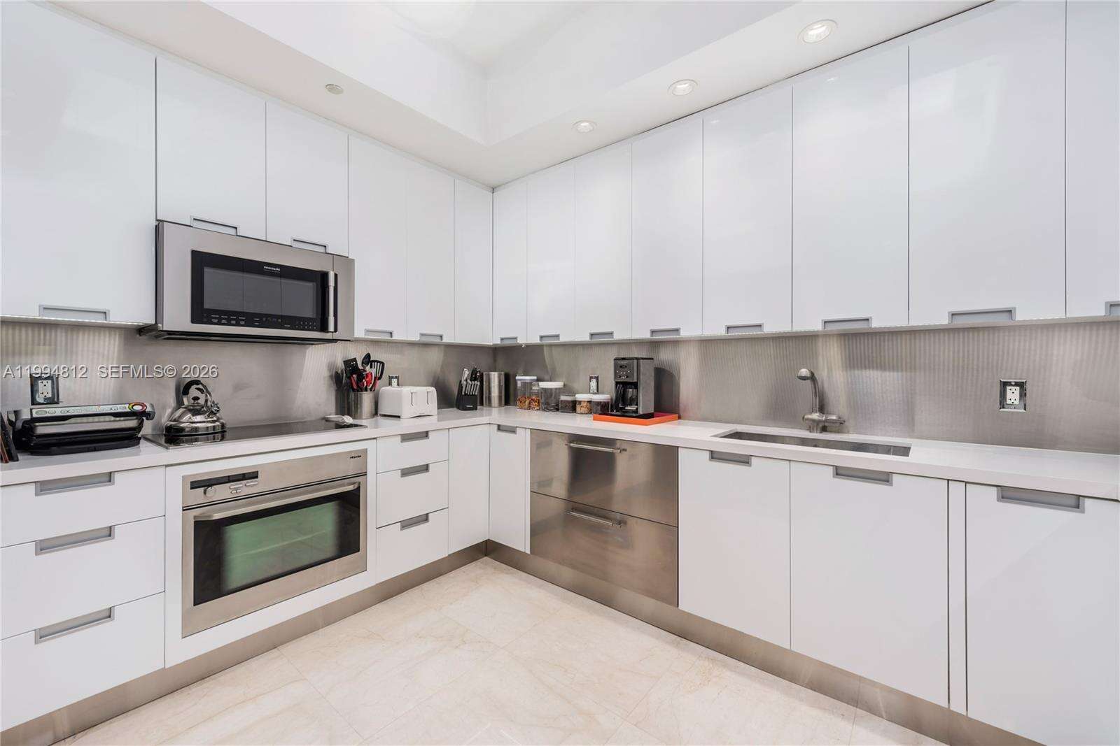 Continuum South Tower at 100 Pointe Dr, Miami Beach, FL 33139 - For Rent photo 17