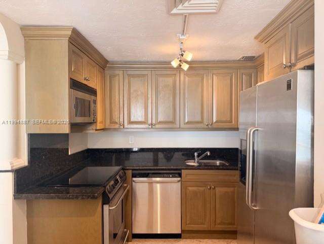 Brickell Townhouse at 2451 Brickell Ave, Miami, FL 33129 - For Rent photo 11