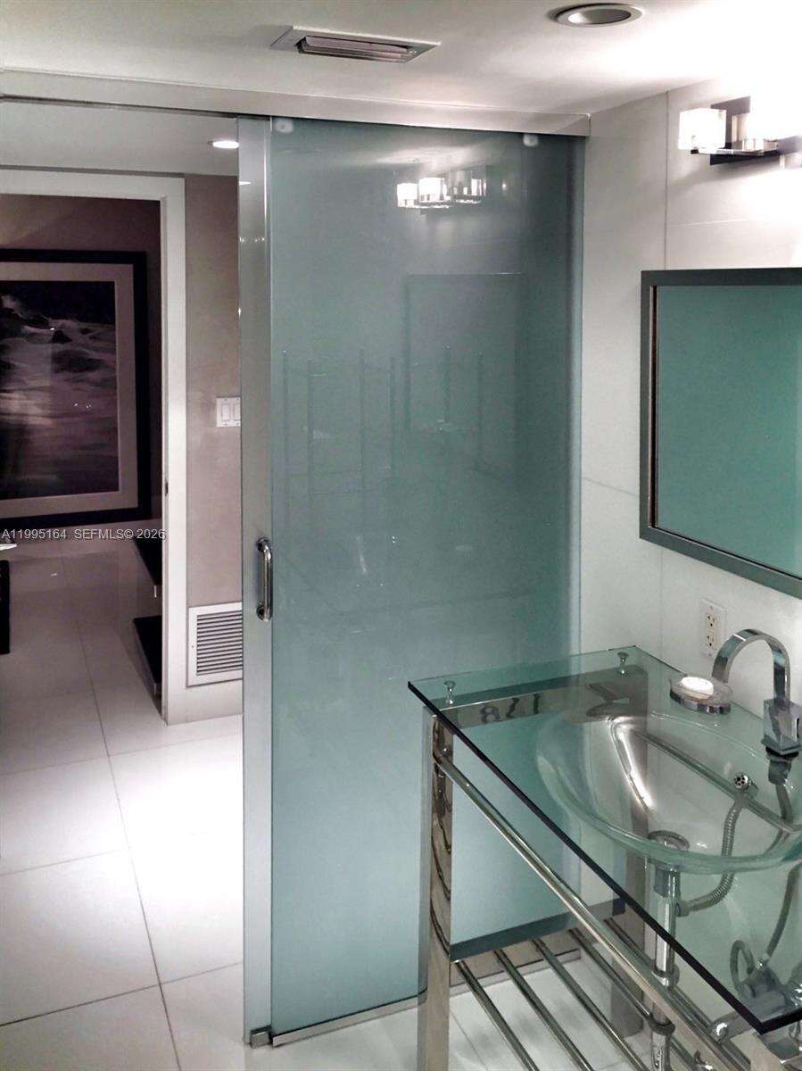 Roney Palace at 2301 Collins Ave, Miami Beach, FL 33139 - For Rent photo 17
