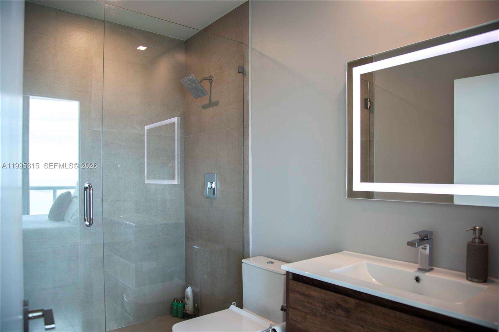 Marina Blue at 888 Biscayne Blvd, Miami, FL 33132 - For Rent photo 2