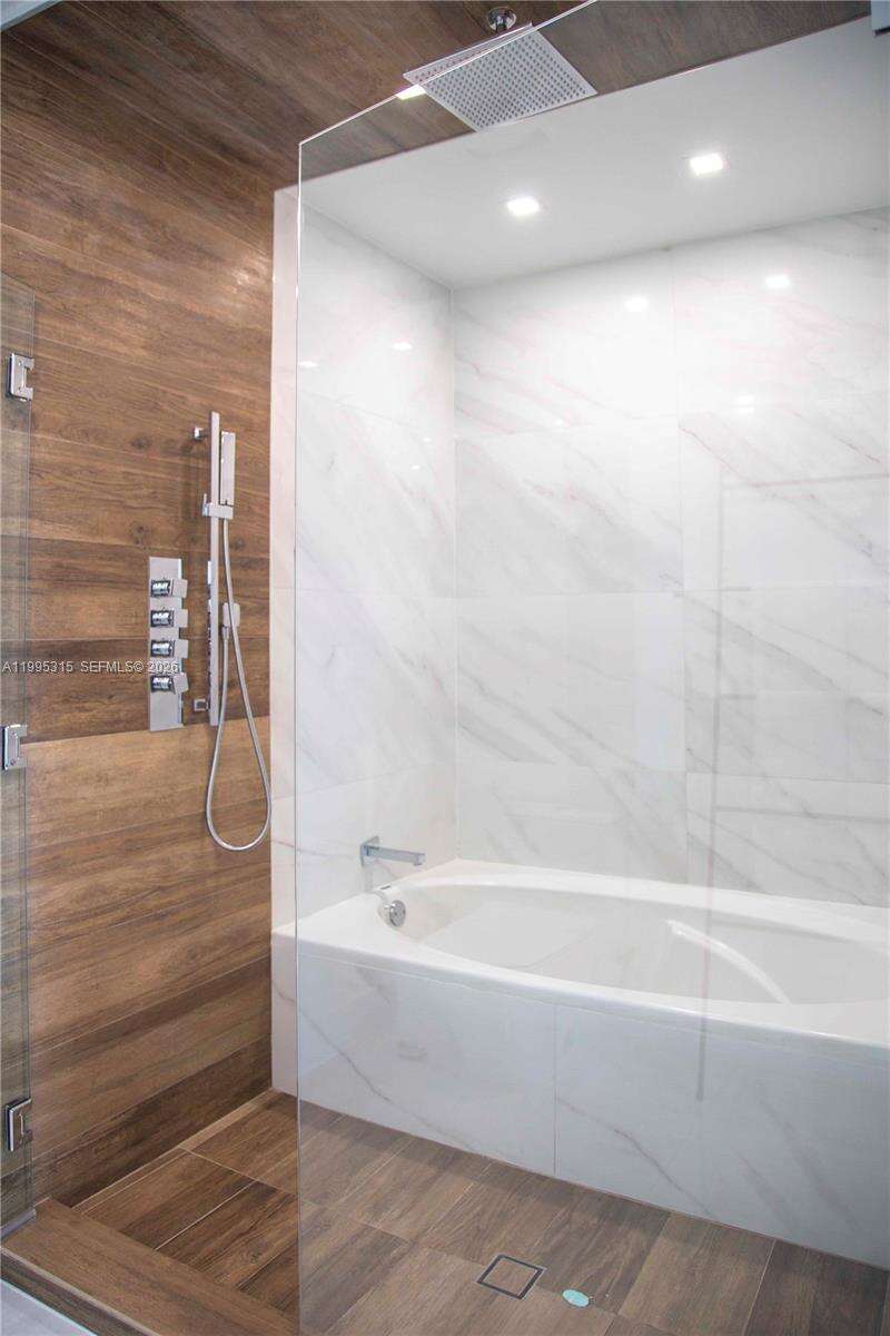 Marina Blue at 888 Biscayne Blvd, Miami, FL 33132 - For Rent photo 9