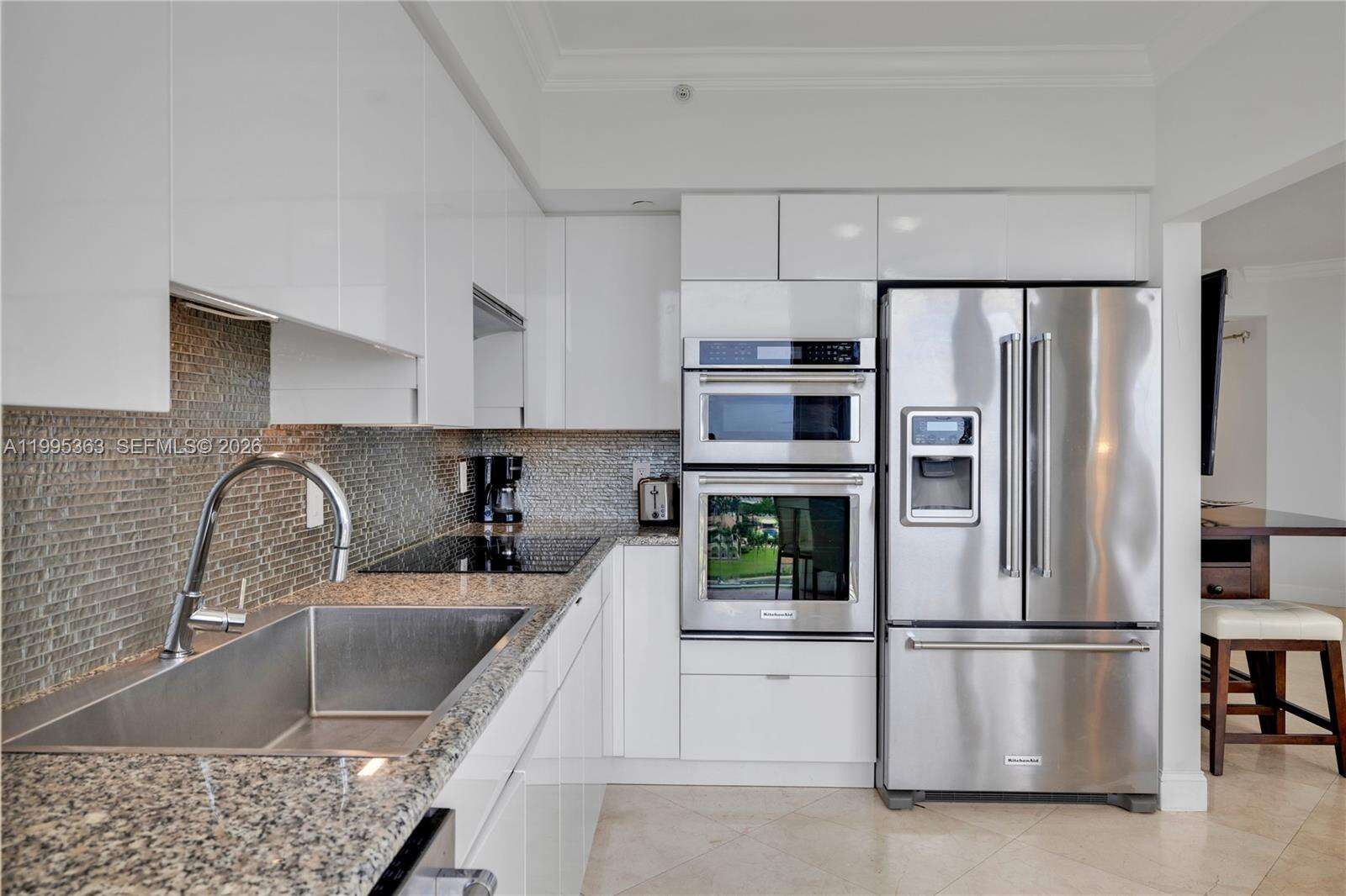 Blue Diamond at 4779 Collins Ave, Miami Beach, FL 33140 - For Rent photo 8
