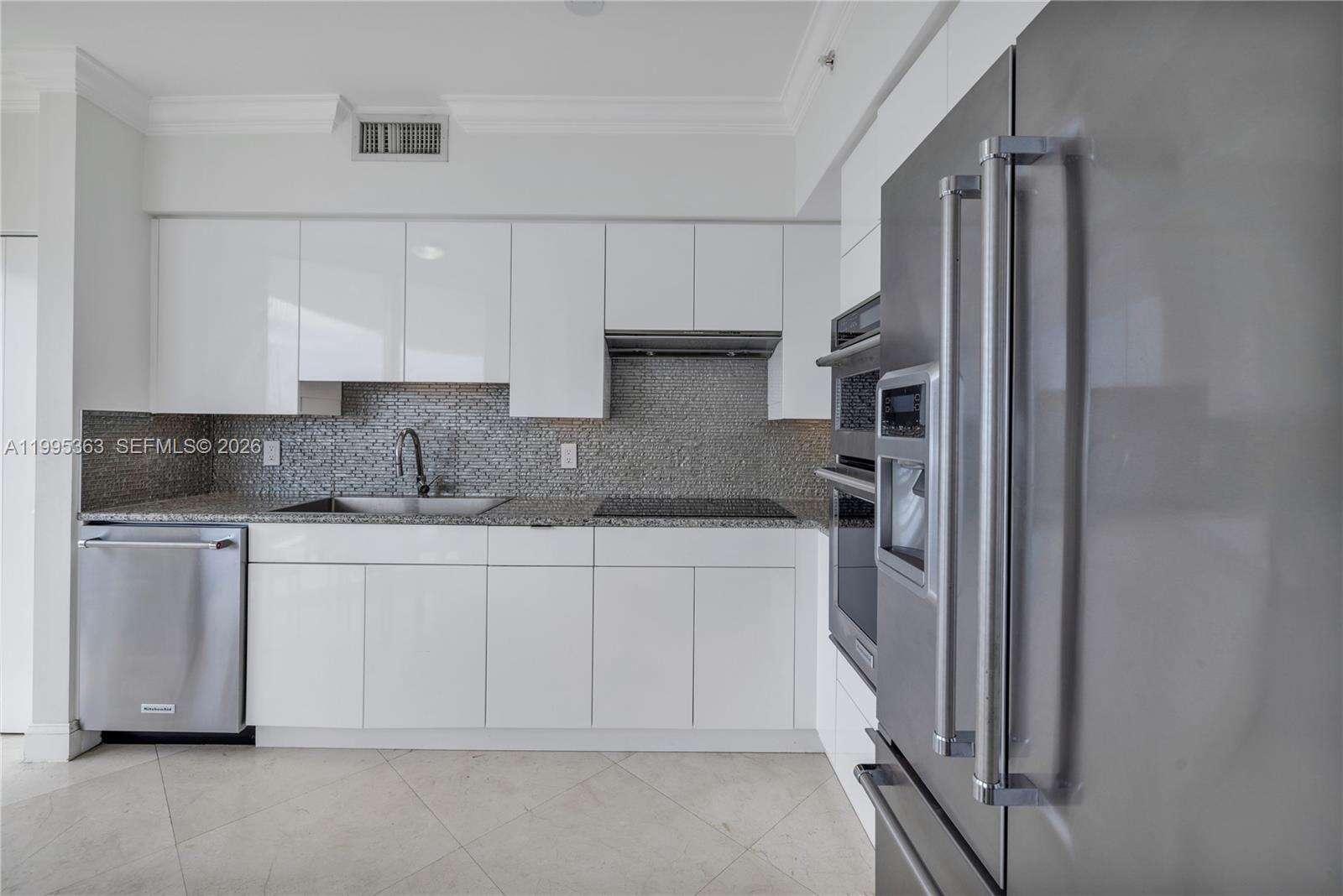 Blue Diamond at 4779 Collins Ave, Miami Beach, FL 33140 - For Rent photo 9