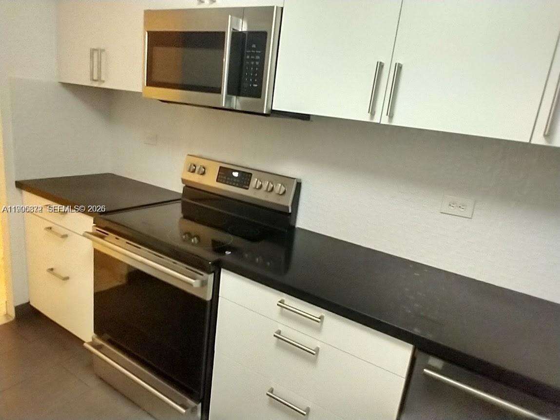 Maison Grande at 6039 Collins Ave, Miami Beach, FL 33140 - For Rent photo 14
