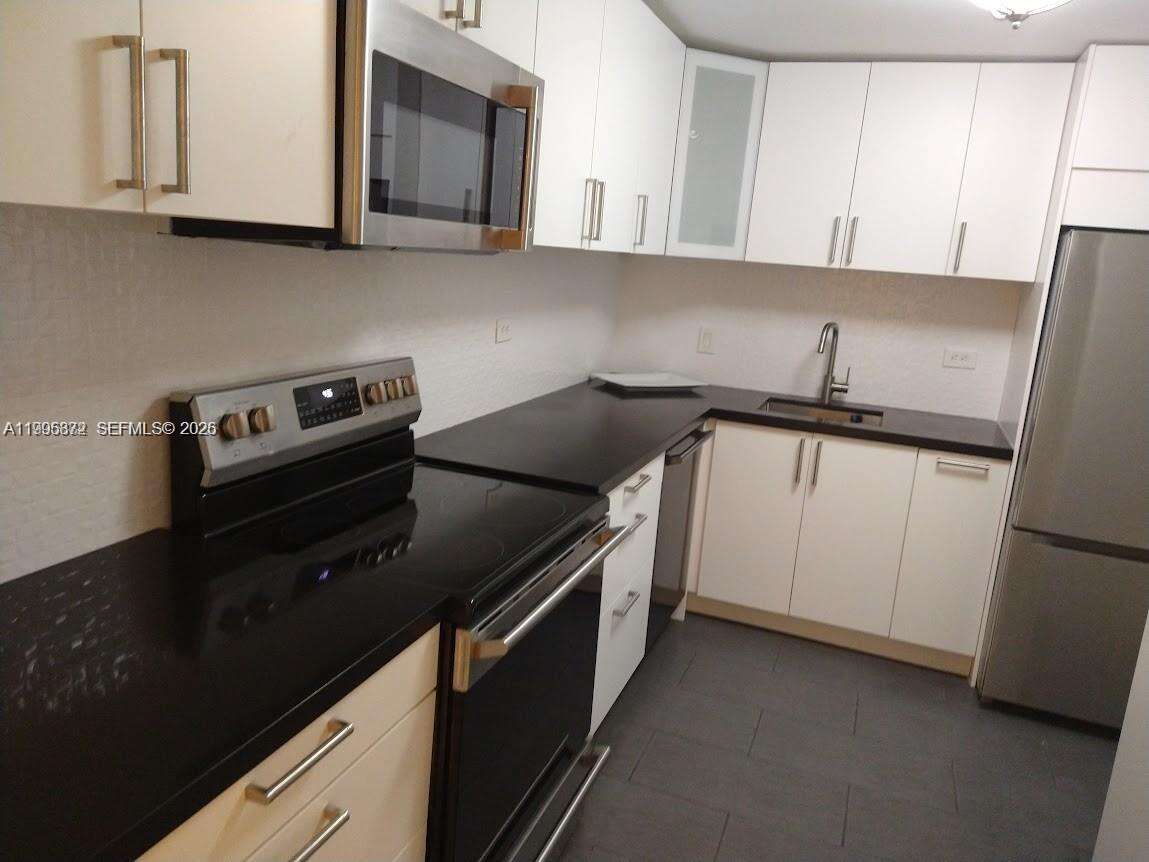 Maison Grande at 6039 Collins Ave, Miami Beach, FL 33140 - For Rent photo 17