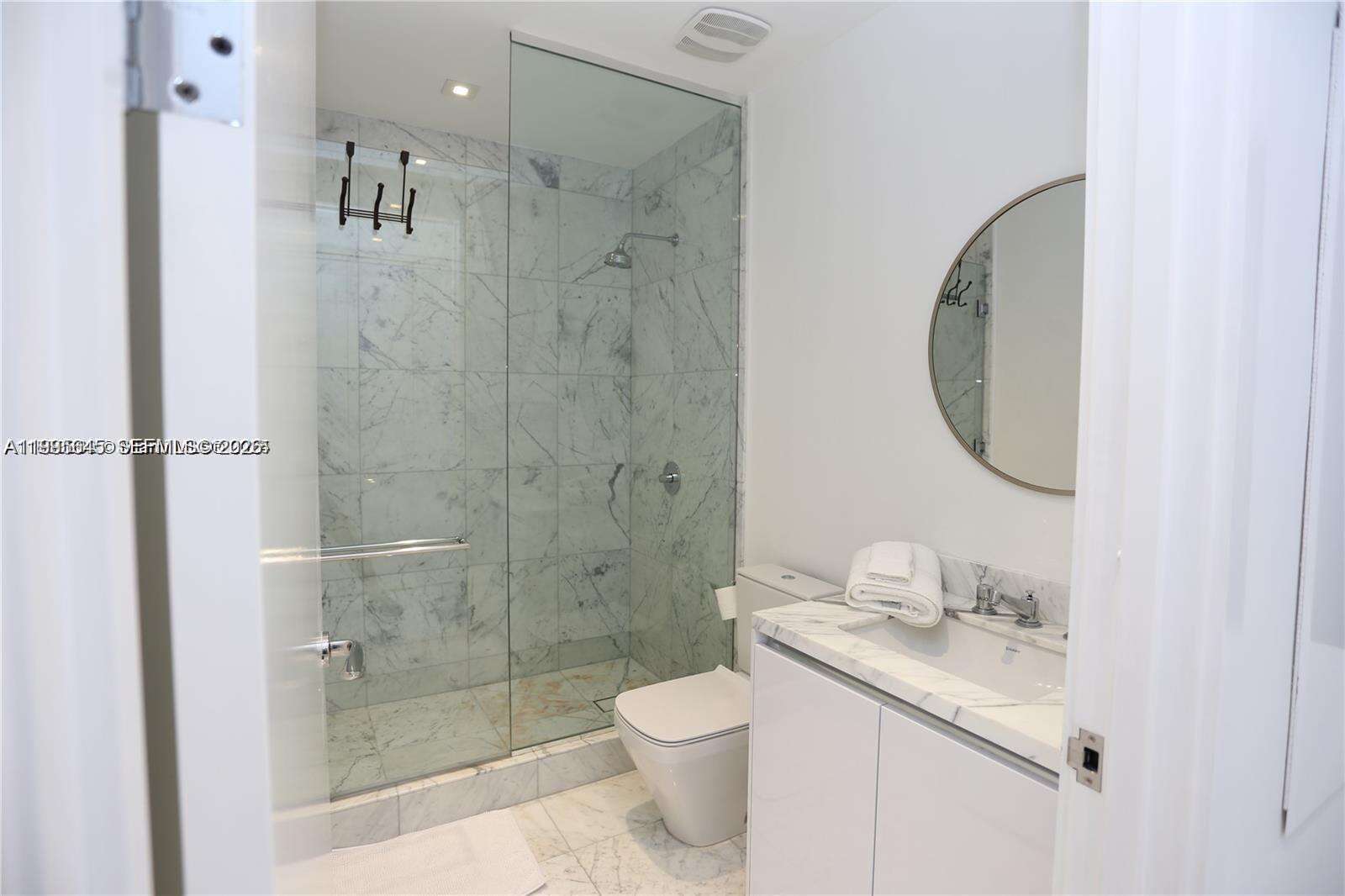 Jade Signature at 16901 Collins Ave, Sunny Isles Beach, FL 33160 - For Rent photo 12