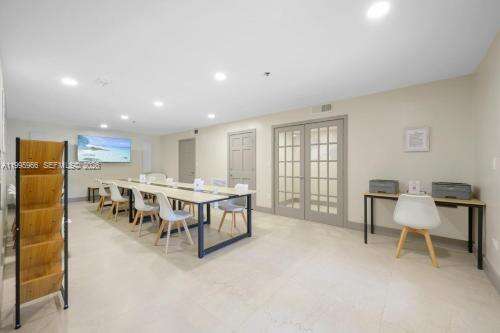 The Yacht Club At Aventura at 19801 Country Club Dr, Aventura, FL 33180 - For Rent photo 26