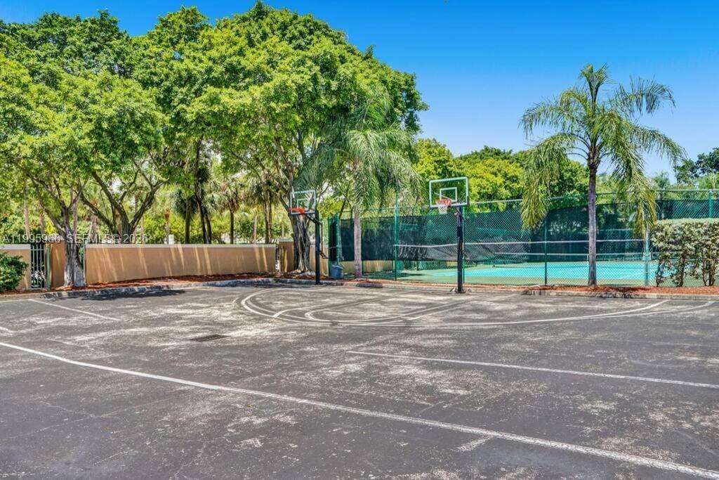 The Yacht Club At Aventura at 19801 Country Club Dr, Aventura, FL 33180 - For Rent photo 30