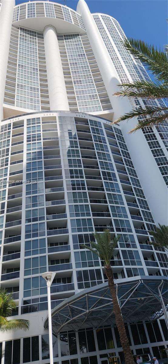 Trump Royale at 18201 Collins Ave, Sunny Isles Beach, FL 33160 - For Rent photo 23