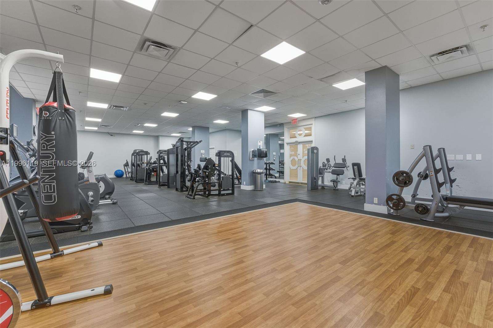 Parker Plaza at 2030 Ocean Dr, Hallandale Beach, FL 33009 - For Rent photo 17