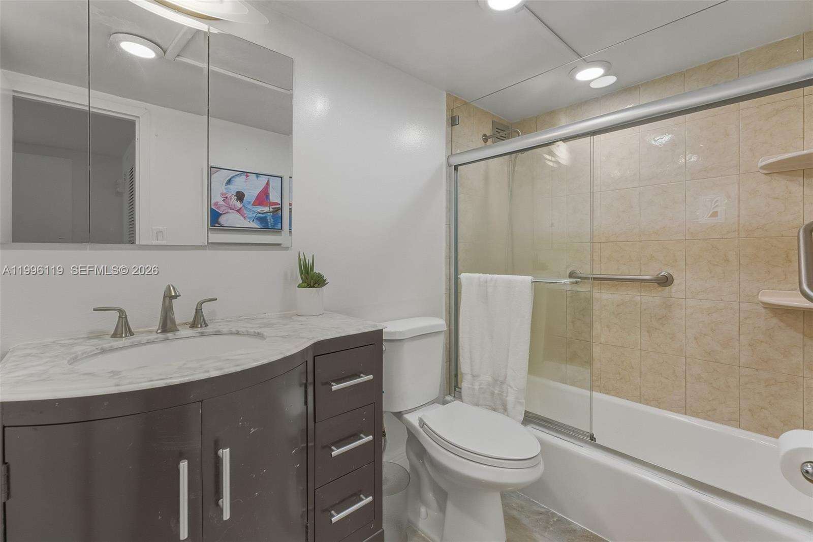 Parker Plaza at 2030 Ocean Dr, Hallandale Beach, FL 33009 - For Rent photo 6
