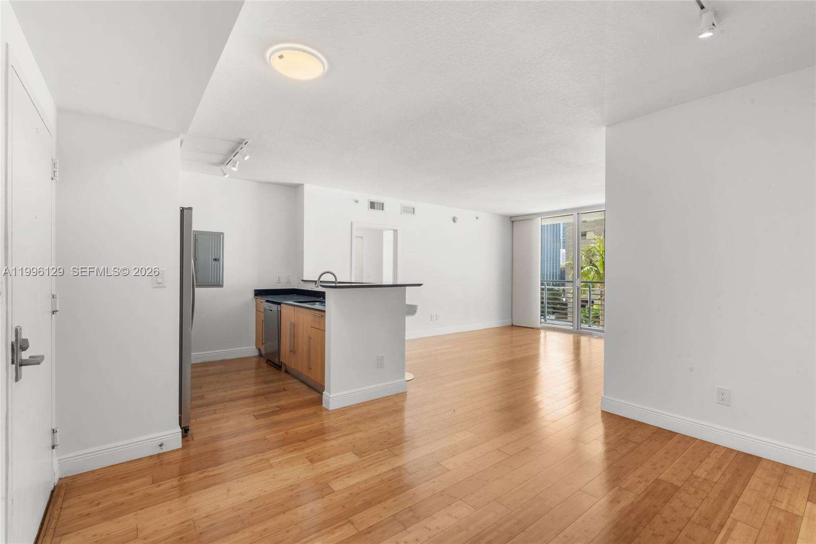 One Miami East at 335 Biscayne Blvd, Miami, FL 33131 - For Rent photo 3