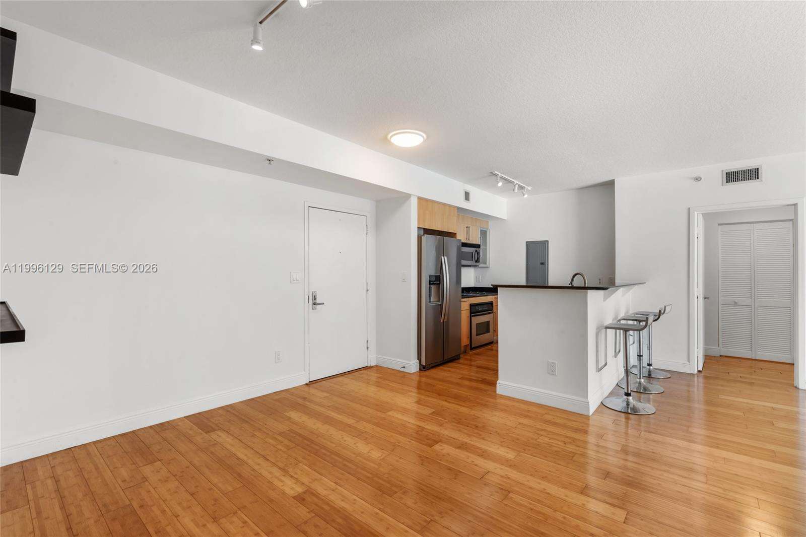 One Miami East at 335 Biscayne Blvd, Miami, FL 33131 - For Rent photo 4