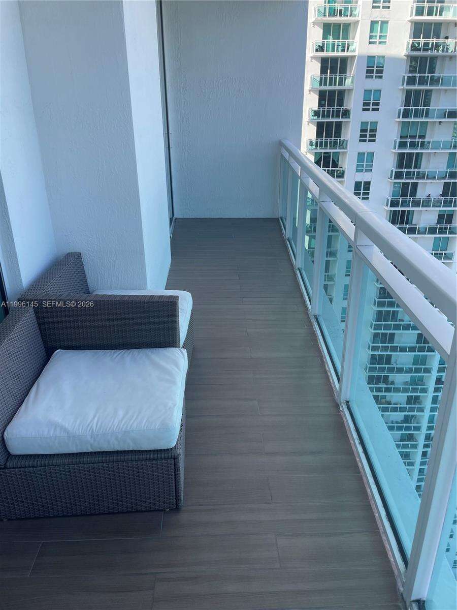 The Plaza On Brickell West at 951 Brickell Ave, Miami, FL 33131 - For Rent photo 17