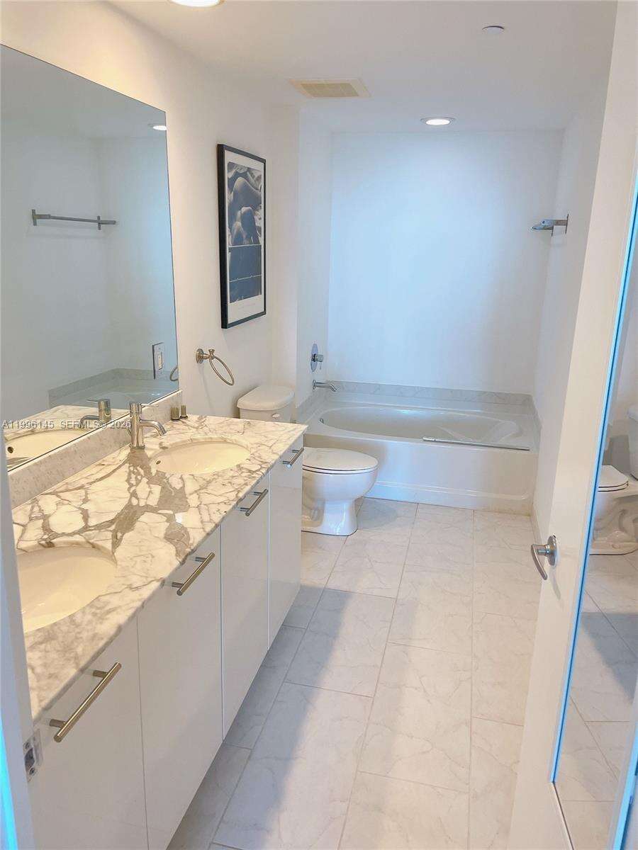 The Plaza On Brickell West at 951 Brickell Ave, Miami, FL 33131 - For Rent photo 19
