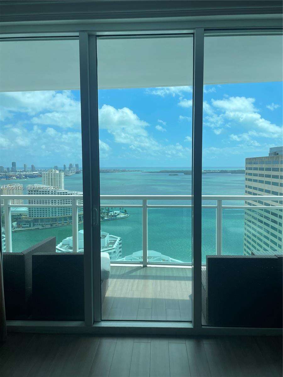 The Plaza On Brickell West at 951 Brickell Ave, Miami, FL 33131 - For Rent photo 3