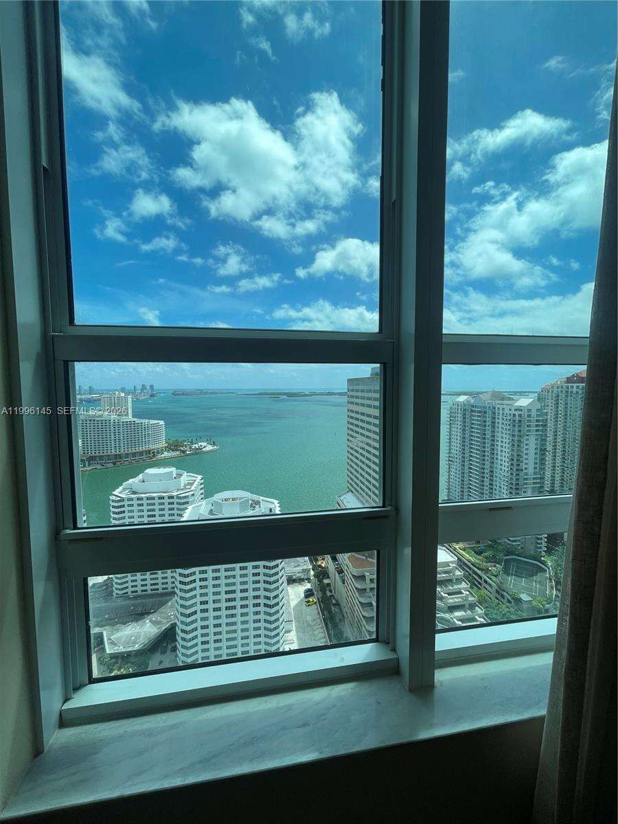The Plaza On Brickell West at 951 Brickell Ave, Miami, FL 33131 - For Rent photo 4