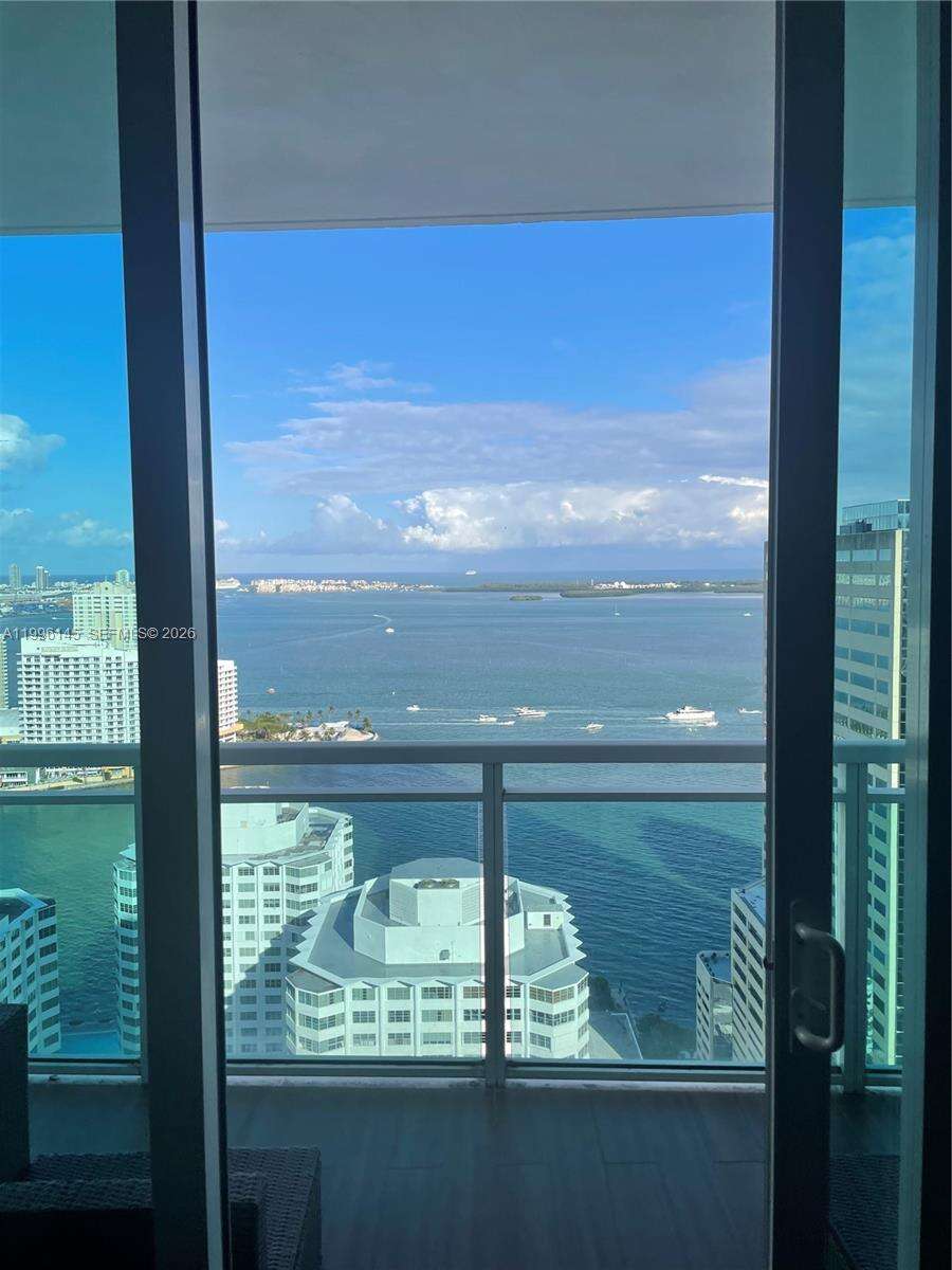 The Plaza On Brickell West at 951 Brickell Ave, Miami, FL 33131 - For Rent photo 5