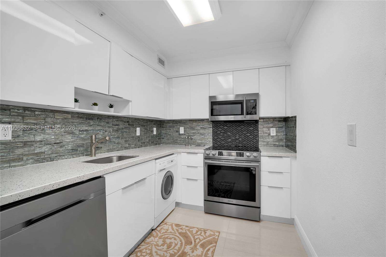 The Wave at 2501 Ocean Dr, Hollywood, FL 33019 - For Rent photo 25