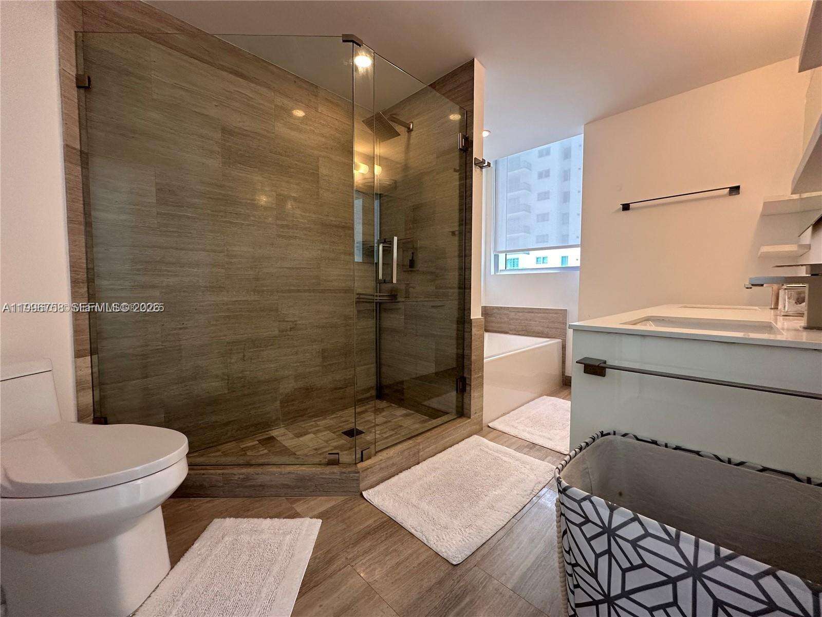 Brickell House at 1300 Brickell Bay Dr, Miami, FL 33131 - For Rent photo 12