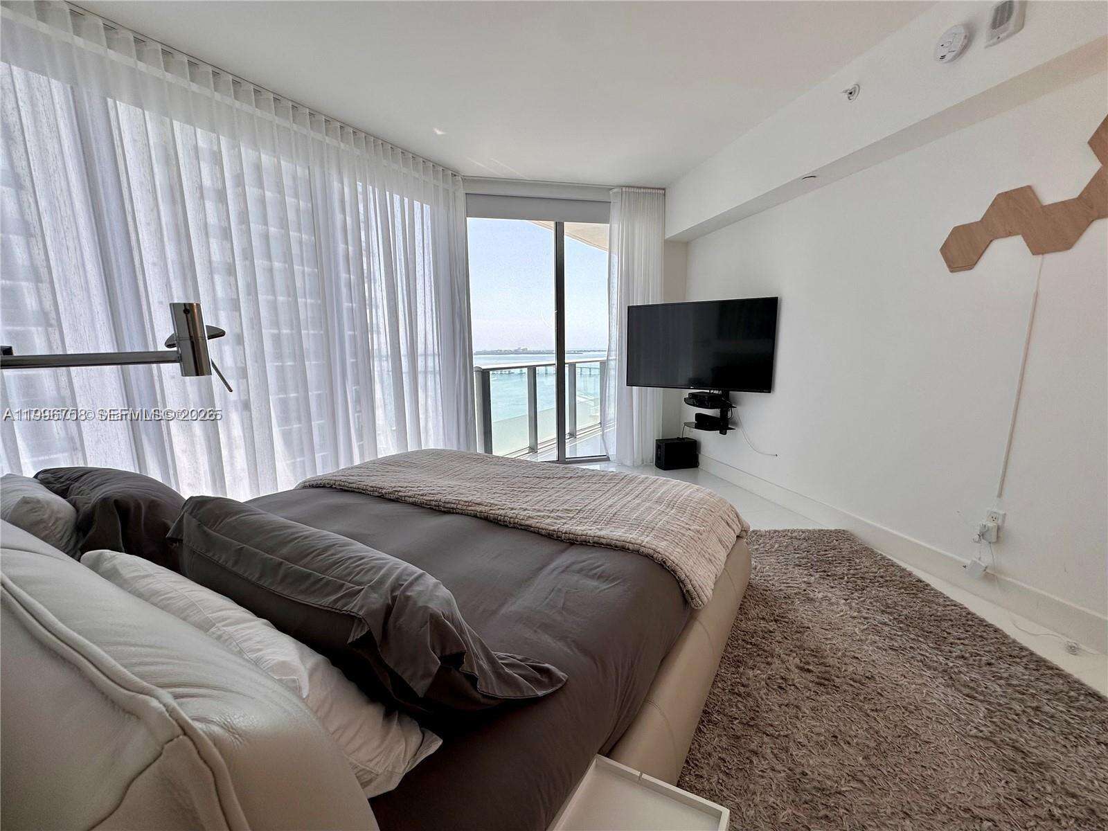 Brickell House at 1300 Brickell Bay Dr, Miami, FL 33131 - For Rent photo 14