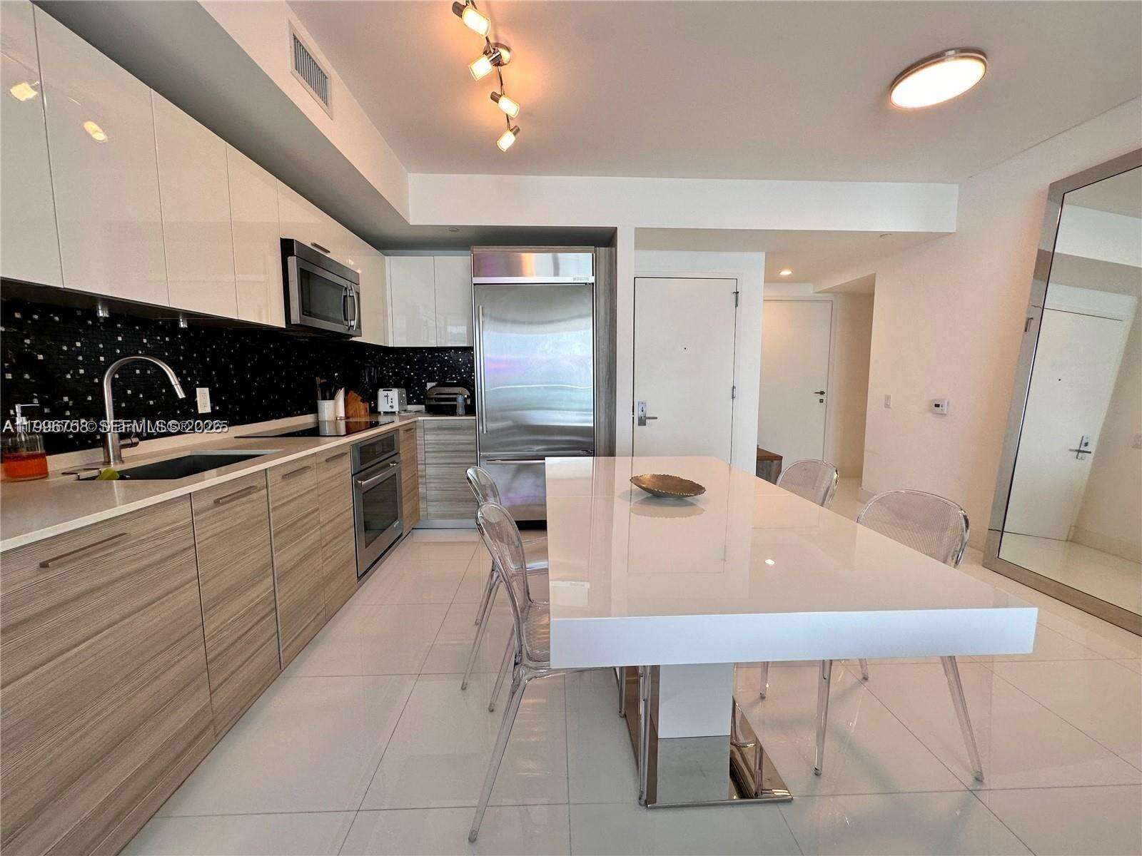 Brickell House at 1300 Brickell Bay Dr, Miami, FL 33131 - For Rent photo 19