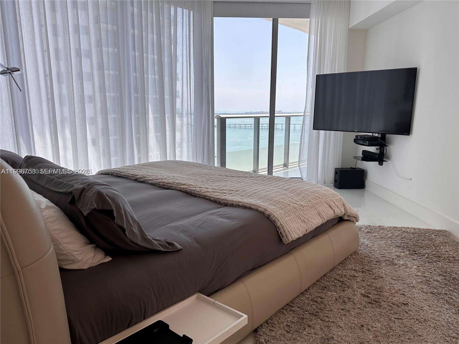 Brickell House at 1300 Brickell Bay Dr, Miami, FL 33131 - For Rent photo 10