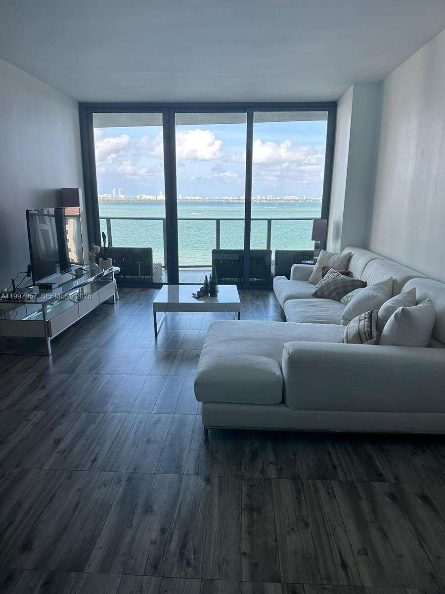 Icon Bay at 460 28 St, Miami, FL 33137 - For Rent photo 2