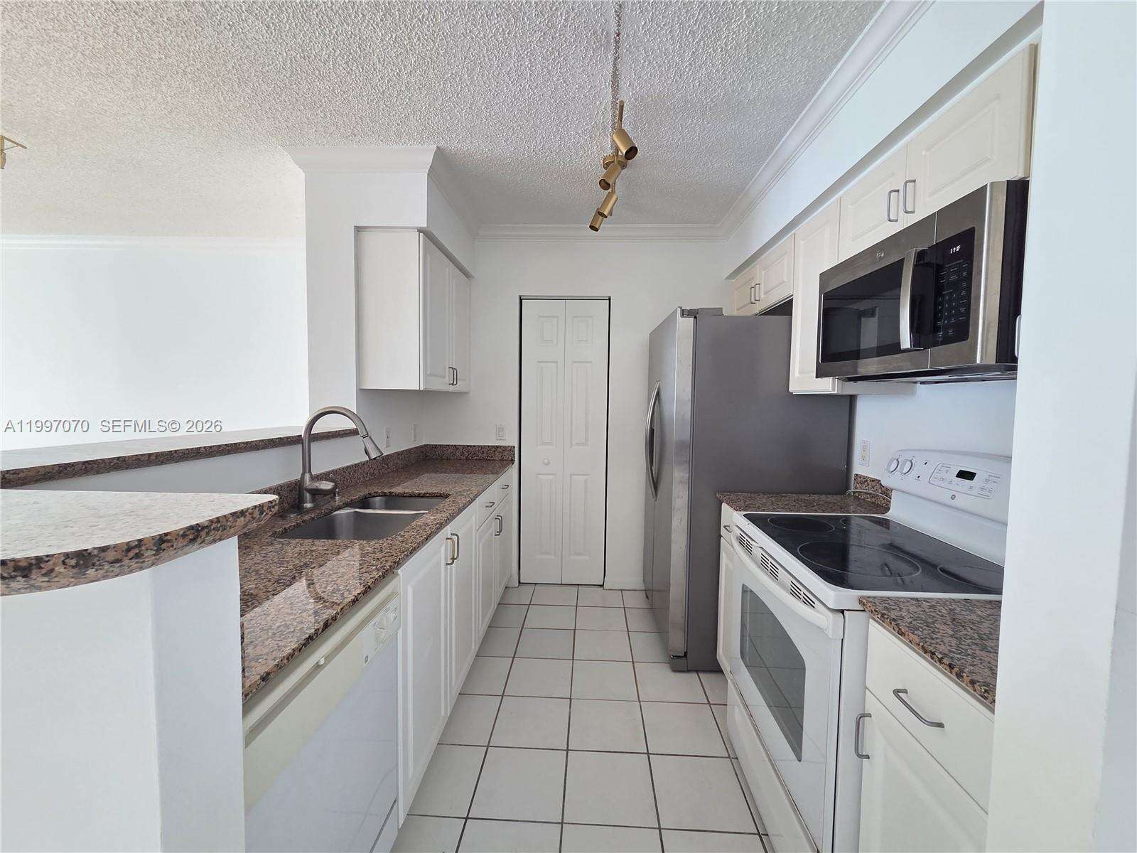 The Mark On Brickell at 1155 Brickell Bay Dr, Miami, FL 33131 - For Rent photo 11